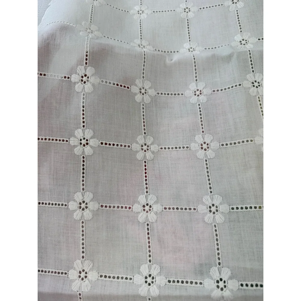Vintage White Eyelet Floral Cotton Table Runner Scalloped Edge